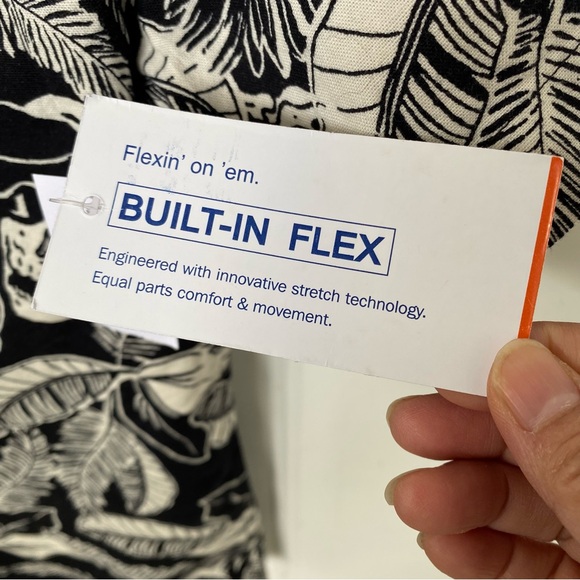 BNWT Old Navy Plants and Skulls Button Up Top! - Picture 5 of 7